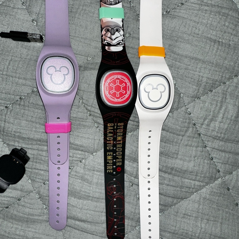 Disney MagicBand+ - 3 bands Lavender, Black Star Wars & cream